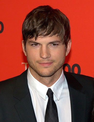 ashtonkutcher-wants-diaper-changing-tables.pg.jpg